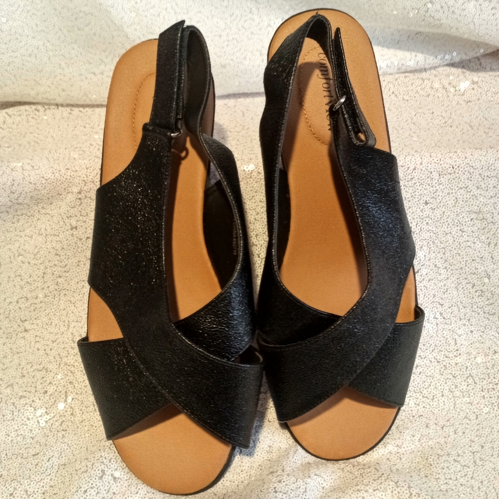 Comfortview womens shoes 12 1/2 WW Sandal open toe and back strap shoes